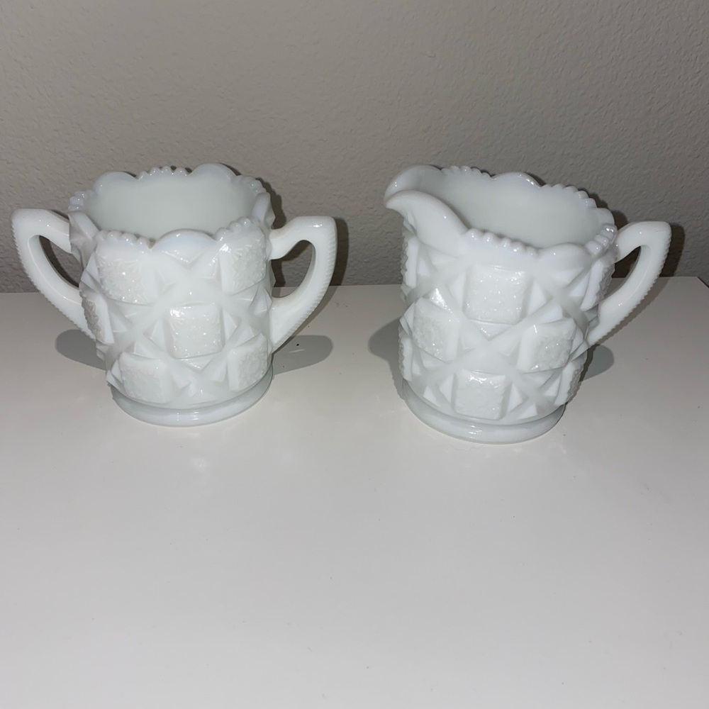 Vintage Westmoreland Milk Glass Creamer and Sugar Bowl Set Old Quilt Pattern‎ - Picture 3 of 9